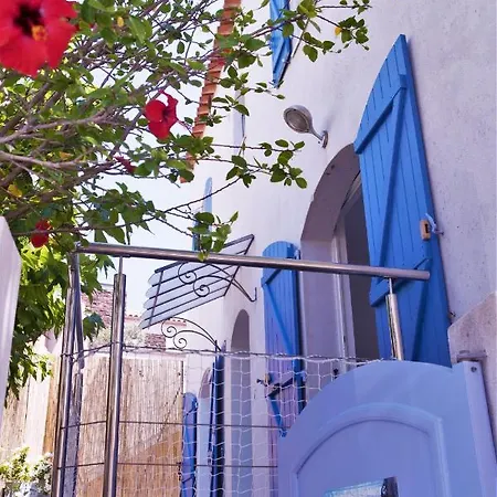 Les Galets Bleus De Calvi